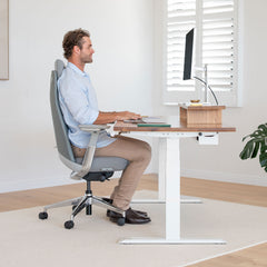 Pinnacle executive office chair in light grey - Desky